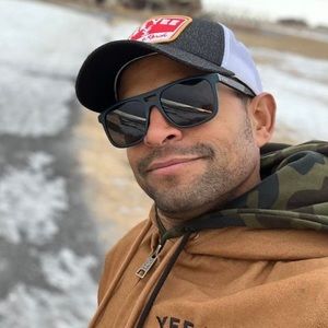 Meet your Posher, Jc